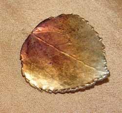 detail_2441_1_-_brooch_-_autumn_leaf.jpg