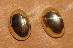 detail_2474_1_-_earrings_gold_oval_button.jpg