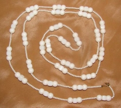 detail_2489_1-_necklace_-_long_white_breads.jpg
