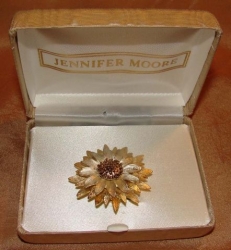 detail_2493_1_-_brooch_-_jennifer_moore.jpg
