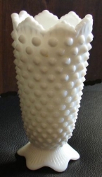 detail_2926_milk_glass_vase.jpg