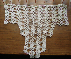 detail_2973_crochet_triangular_doiley_set_-_2_sized.jpg