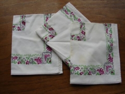detail_2985_Lavendar_trim_Napkins_sized.jpg