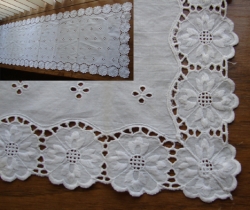 detail_2999_Table_runner_sized.jpg