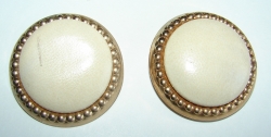 detail_3133_footwear_shoe_buttons.jpg