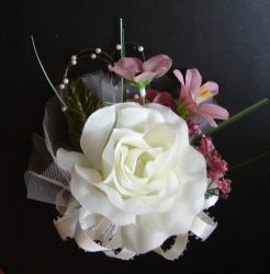 detail_3372_silk_corsage_2.jpg