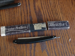 detail_3658_straight_razor_-_Kruzins_A1.JPG