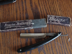 detail_3659_straight_razor_-_Kruzins_B2.JPG