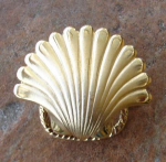 TREASURES OF THE SEA SCARF HOLDER