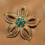 GREEN CRYSTAL RHINESTONE BROOCH