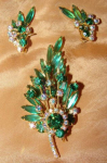GREEN CRYSTAL BROOCH SET